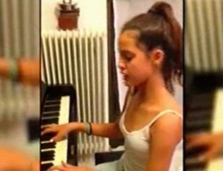 Η 11χρονη κόρη του Λιβιεράτου τραγουδάει μετά την συγκινητική συνέντευξη του