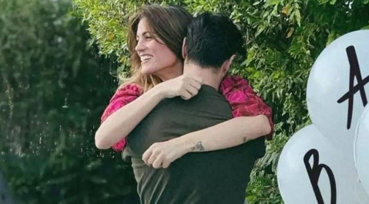 Μαίρη Συνατσάκη - Ίαν Στρατής: Μόλις έγιναν γονείς και αποκάλυψαν το φύλο του παιδιού τους [βίντεο]