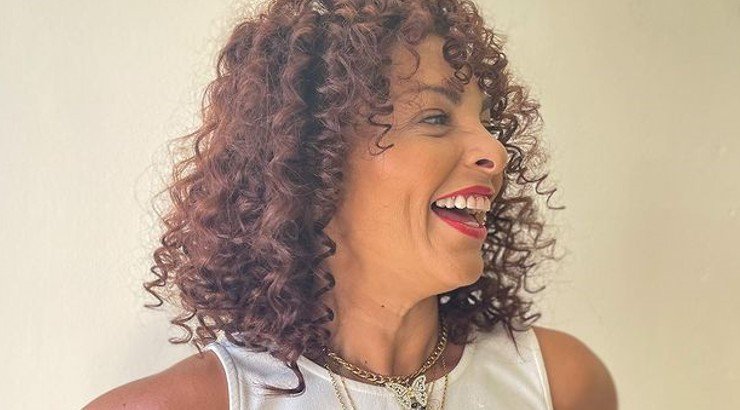 Έλια Ιωαννίδου: Η πρωινή αγκαλιά στην κόρη της και το ασορτί teddy bear παλτό τους