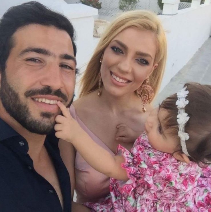 Λιώσαμε! Δείτε πως ευχήθηκε "χρόνια πολλά" η κορούλα της Άντρης Καραντώνη στον μπαμπά της, Νεοκλή Σκουρουμούνη