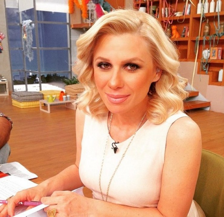 Κατερίνα Καραβάτου: Αγνώριστη χωρίς ίχνος μακιγιάζ