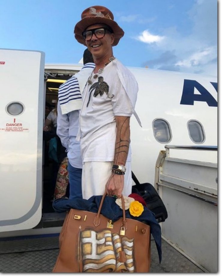 Λάκης Γαβαλάς: Στην Κύπρο με outfit που θα συζητηθεί!