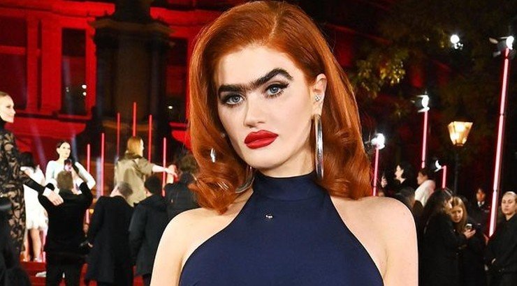 Σοφία Χατζηπαντελή: Φόρεσε μαγιό και διχτυωτό καλσόν και πόζαρε στα χιόνια [εικόνες]