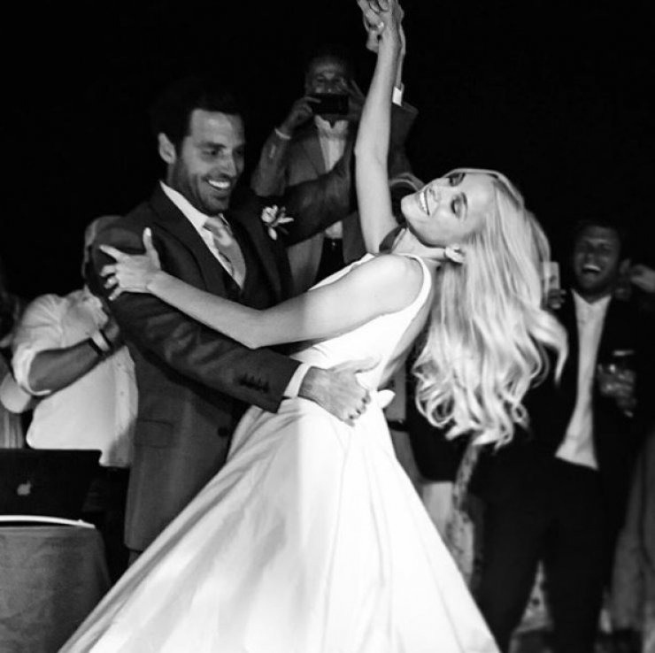 Δούκισσα Νομικού: Μας έδειξε την πιο τρυφερή αδημοσίευτη φωτογραφία από τον γάμο της