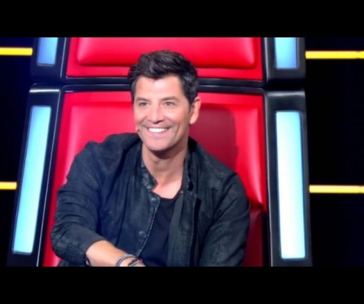 Δεν ξανάγινε! Ο Σάκης Ρουβάς ανέβηκε στην σκηνή και αποθέωσε τις παίκτριες του Πάνου Μουζουράκη