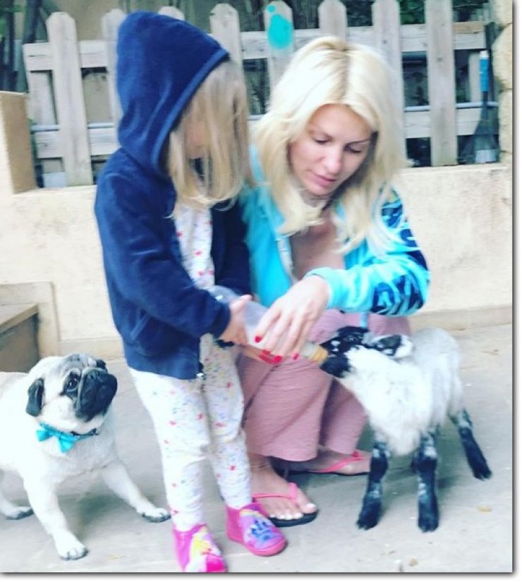 Ελένη Μενεγάκη: Η καθημερινή συνήθεια της μικρής Μαρίνας που δεν μπορεί να αλλάξει η παρουσιάστρια [βίντεο]