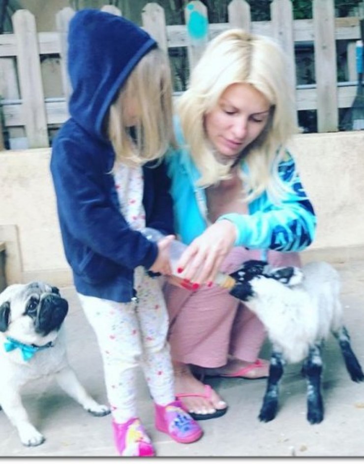 Λιώσαμε! Για πρώτη φορά τα παιχνίδια της Μενεγάκη με την μικρή Μαρίνα