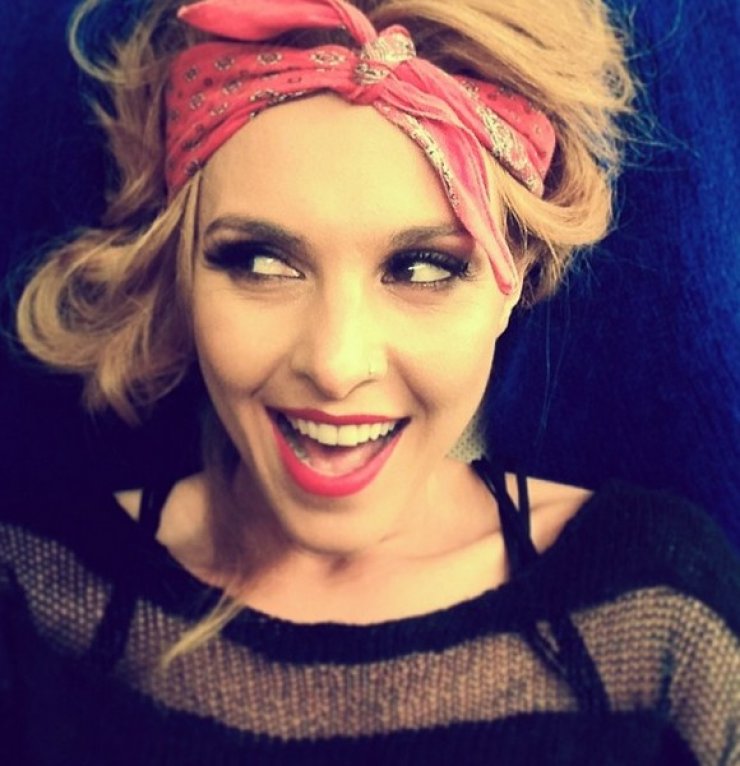 Βάσεις 2014: Περήφανη μαμά η Τάμτα – Πέρασε η κόρη της