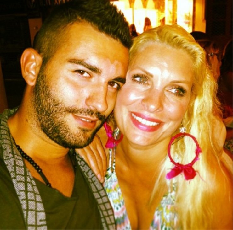  Οι ευχές της Ελένης Μενεγάκη στον αδερφό της!