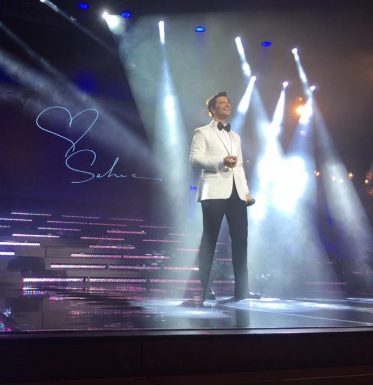 Δείτε το Σάκη Ρουβά να ερμηνεύει την ιδιόχειρη επιστολή του στις γυναίκες της Κύπρου