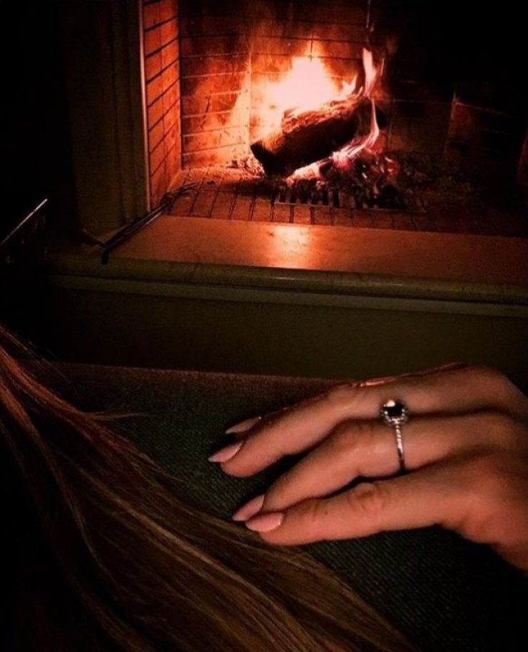 Ελληνίδα τραγουδίστρια διαψεύδει τις φήμες περί χωρισμού με ένα μονόπετρο