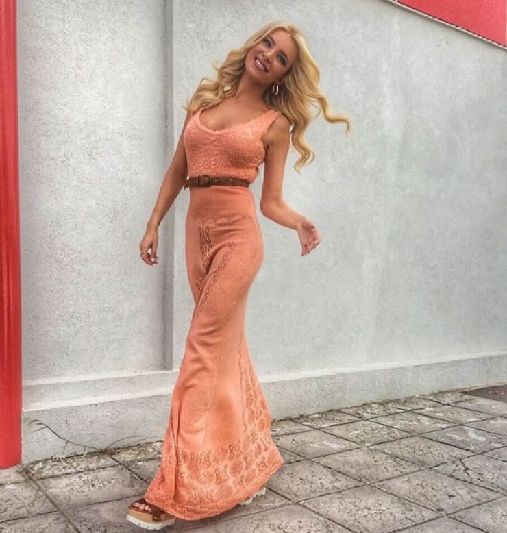 Τα οπίσθια της Κατερίνας Καινούργιου "κολάζουν" το instagram 