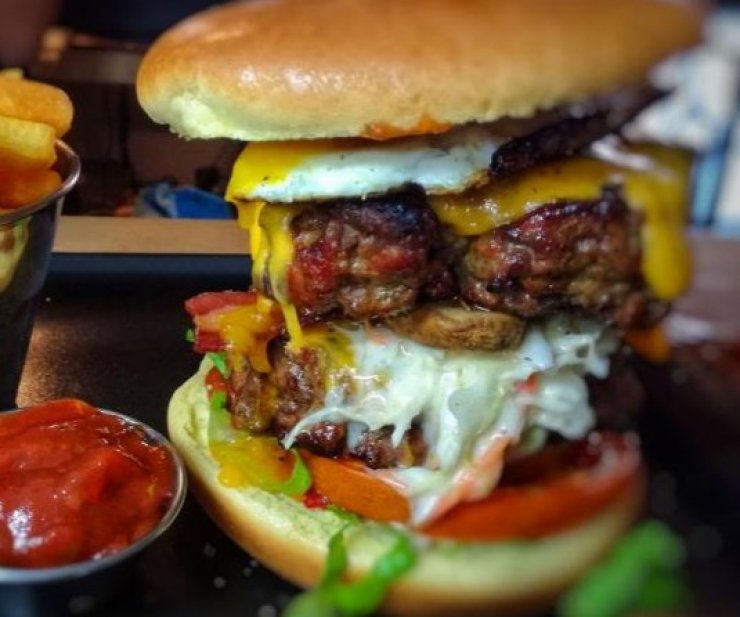 Νέα άφιξη με λαχταριστά μπέργκερ κόλαση και πρωτότυπες jacket potatoes