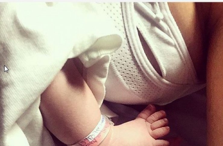 Η πρώτη φωτογραφία της νεογέννητης κορούλας επώνυμου ζευγαριού της ελληνικής showbiz