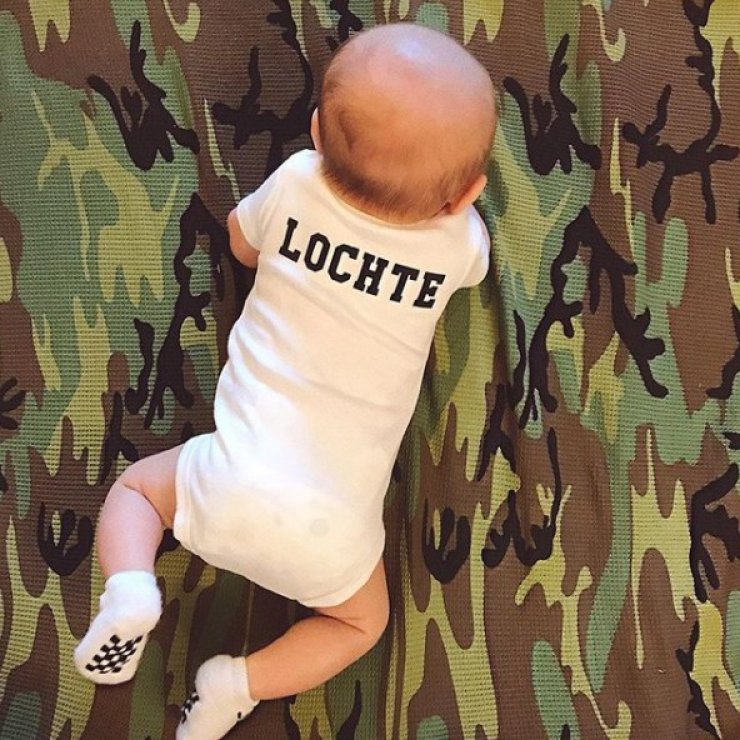 Μετά τον ερχομό του γιου του ανέβηκαν τα σκαλιά της εκκλησίας!