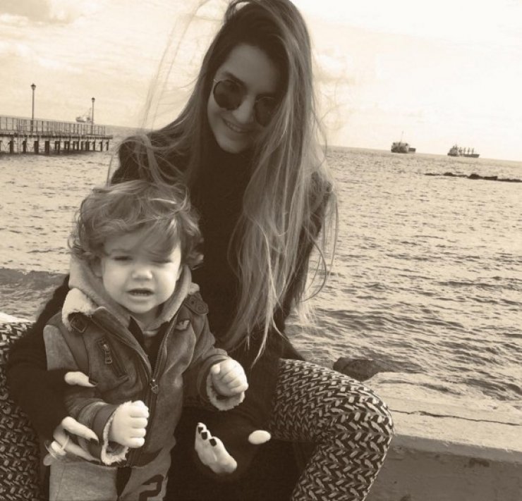 Ελίνα Θεοδότου: Δείτε την να κοιμίζει το γιο της Νικόλα