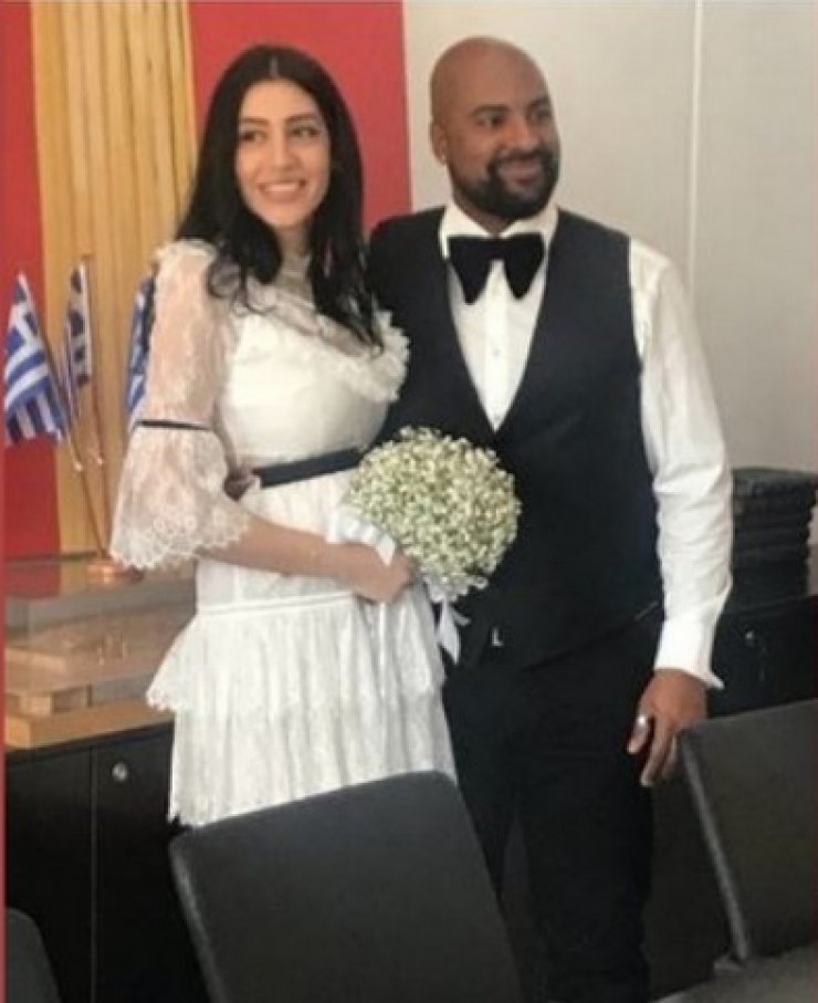 Ησαΐας Ματιάμπα - Βασιλική Καλανιώτη: Δείτε το βίντεο από το γάμο τους και το τραγούδι που αφιέρωσε στην Κύπρια σύζυγό του