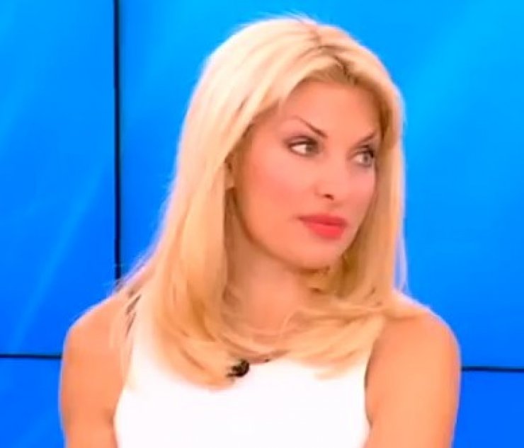  Ελένη Μενεγάκη: «Νομίζω ότι πρέπει να μείνω στην απομόνωση, στην εξοχή κανένα χρόνο»