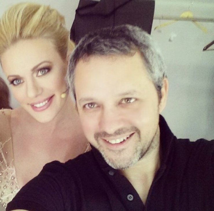 Κωνσταντίνος Κάγκας: Ο κομμωτής των επωνύμων σχολιάζει τα μαλλιά Κύπριων socialite