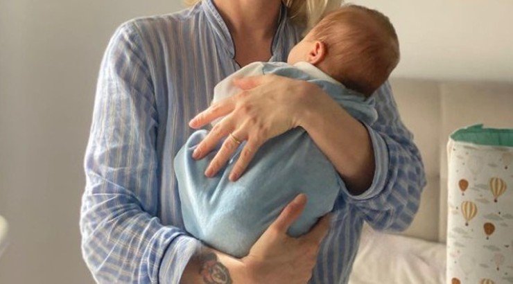 Συγκλονίζει η Ελληνίδα παρουσιάστρια: "Εμφανίστηκε στο χέρι μου μια Παναγία με ένα μωρό"