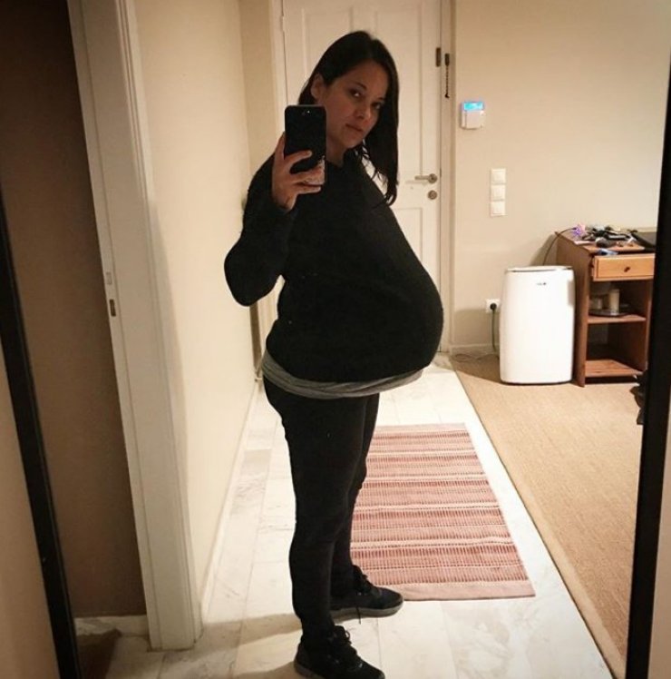 Κατερίνα Τσάβαλου: Μας δείχνει τη νεογέννητη κορούλα της