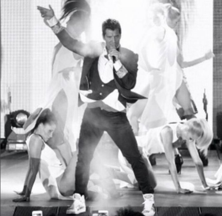 Κύπριες socialite με το ίδιο ρούχο στην εμφάνιση του Σάκη Ρουβά στη Λεμεσό