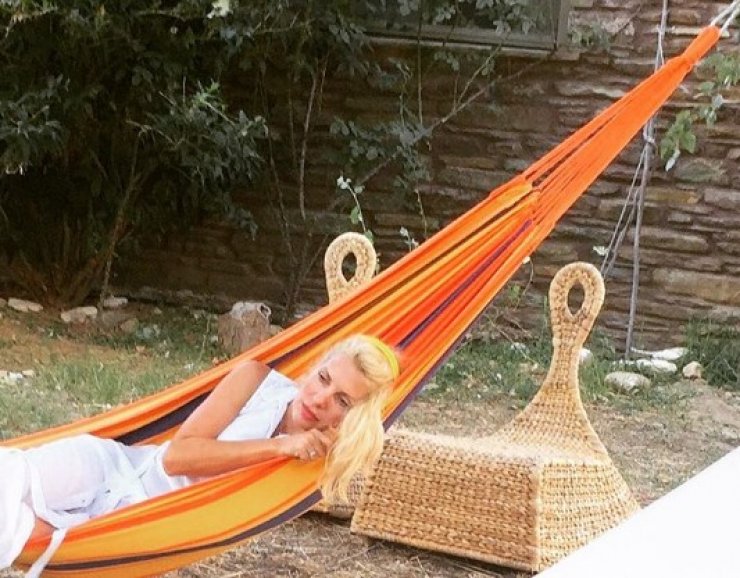 Ελένη Μενεγάκη: Ποιος συνεργάτης της βρίσκεται μαζί της διακοπές στην Άνδρο [εικόνα]