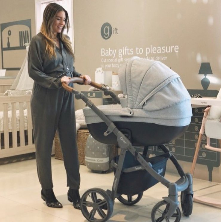 Αθηνά Οικονομάκου: Μας έδειξε που θα θηλάζει το μωρό της!