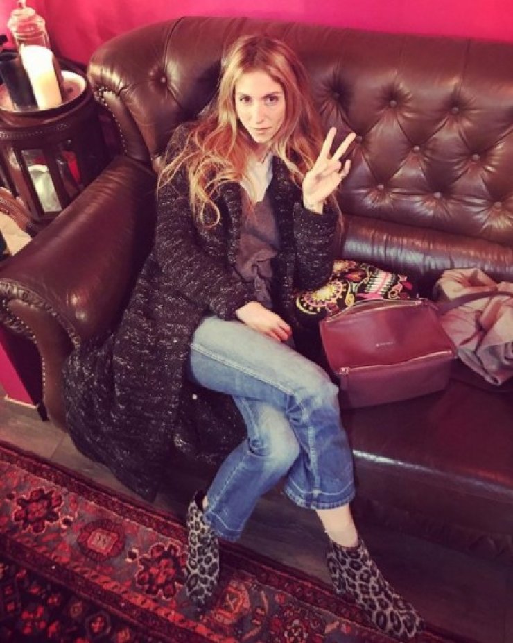 Σοφία Καρβέλα: Την είδαμε με μαγιό και μείναμε με το στόμα ανοιχτό!