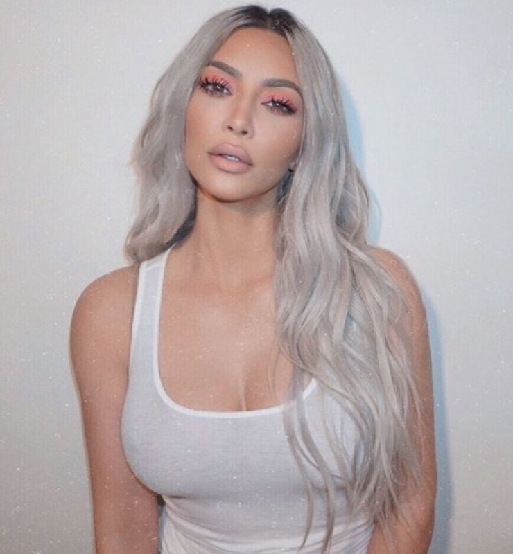 Kim Kardashian: Μας έδειξε για πρώτη φορά το πρόσωπο της κορούλας της!