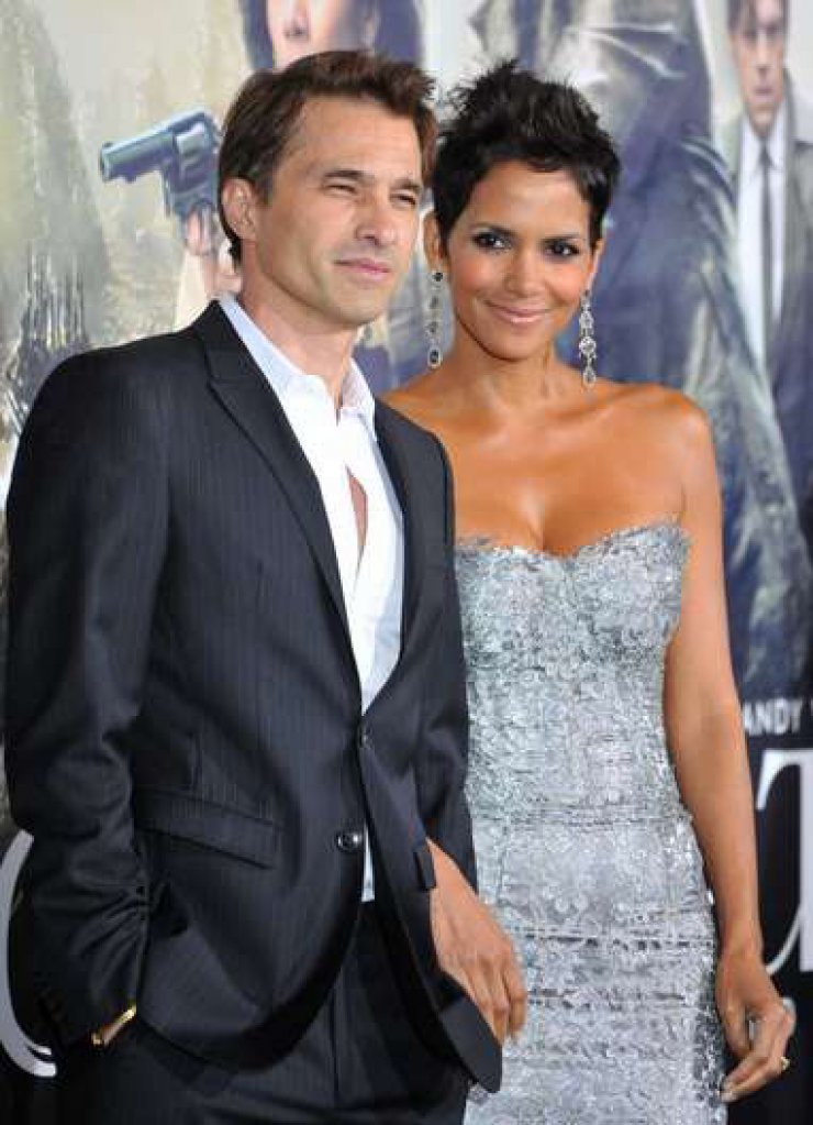 Γέννησε η Halle Berry