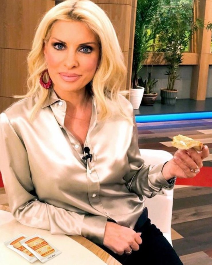 Η γκάφα της Ελένη Μενεγάκη on air - "Ανέστησε" πασίγνωστο ηθοποιό [βίντεο]