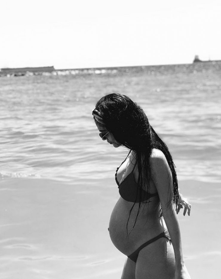 Άντρεα Κυριάκου: Δεν θα πιστεύετε τι έβαλε στη φουσκωμένη της κοιλίτσα! [βίντεο]