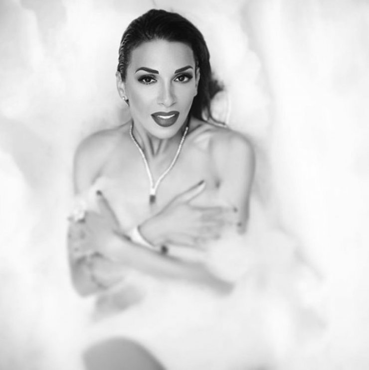 Ελένη Χατζίδου: Δεν πρόλαβε να επιστρέψει από τον Άγιο Δομίνικο και επισκέφτηκε το πλαστικό της