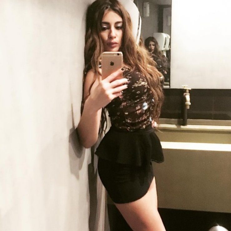 Για πρώτη φορά! Η Μίνα Αρναούτη μας δείχνει τα τραυματισμένα πόδια της!