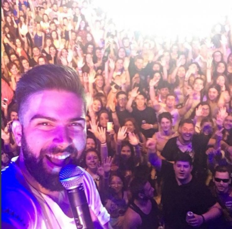 Ανδρέας Λέοντας: Έχασε τα λόγια του μπροστά στο κοινό που τον καταχειροκροτούσε [βίντεο]