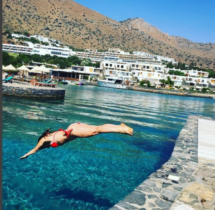 Αντί για γάμο... χωρισμός! Ελληνίδα παρουσιάστρια χώρισε τον κατά 10 χρόνια νεότερο σύντροφό της