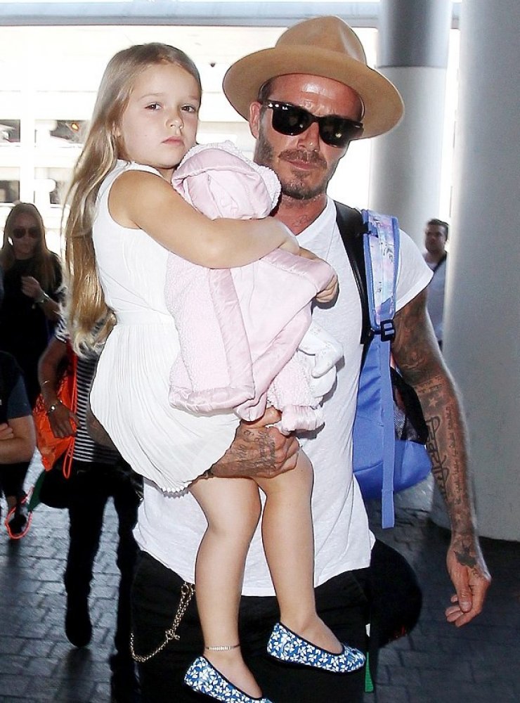 David Beckham: Μας δείχνει τη σκανταλιά της Harper με τα πανάκριβα παπούτσια της μαμάς της!