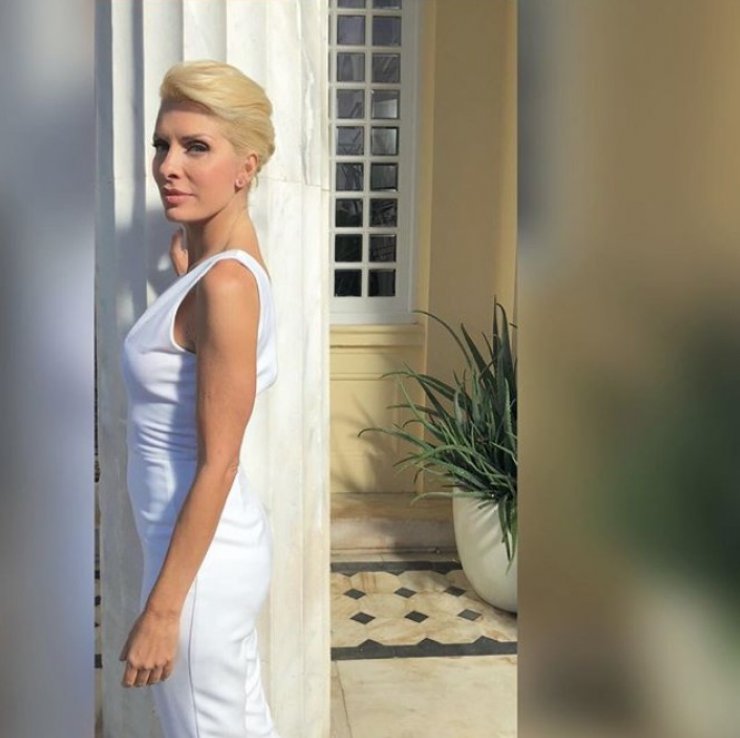 Σοκ! Παραλίγο ατύχημα για την Ελένη Μενεγάκη στον αέρα της εκπομπής της [βίντεο]