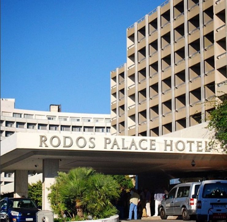 Ποιος είπε ότι χώρισαν; Διακοπές στη Ρόδο για το ζευγάρι της ελληνικής showbiz