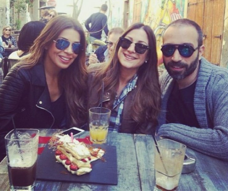 Eλένη Χατζίδου: Η βόλτα στην παλιά Λευκωσία με στενή της φίλη