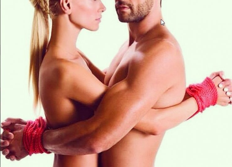 Κύπρια ολόγυμνη αγκαλιά με ολόγυμνο άνδρα