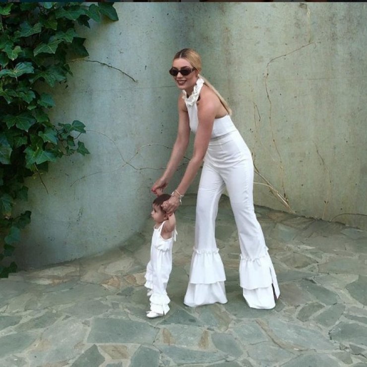 Άντρη Καραντώνη: Στο Λονδίνο μαζί με την Αργυρώ