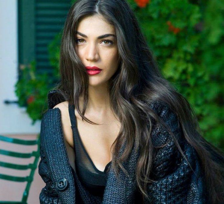 Tρισευτυχισμένη η Ήβη Αδαμου: Το ευχάριστο γεγονός που την έφερε στην Κύπρο 