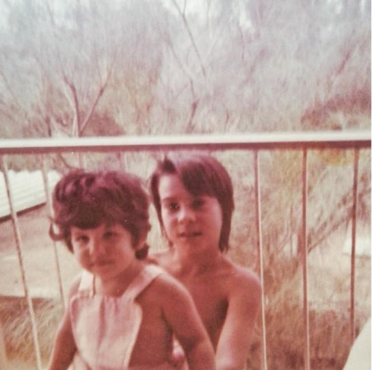 Ο Έλληνας παρουσιαστής είχε γενέθλια και ανέβασε μία φωτογραφία από την παιδική του ηλικία