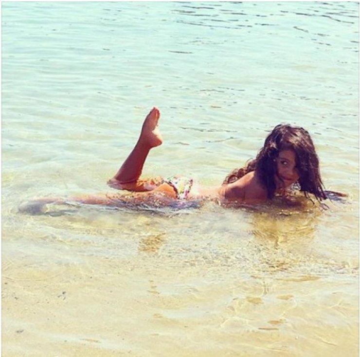 Κύπρια επιχειρηματίας μας έδειξε για πρώτη φορά το πρόσωπο της κορούλας της