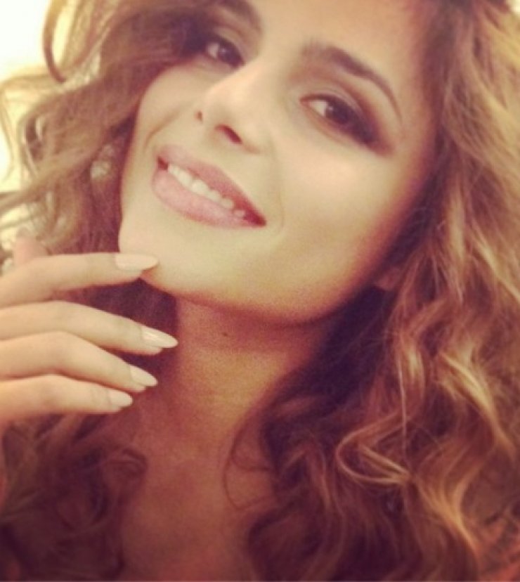 Δείτε την Ελευθερία Ελευθερίου μικρούλα να ποζάρει μαζί με τις αδερφές της