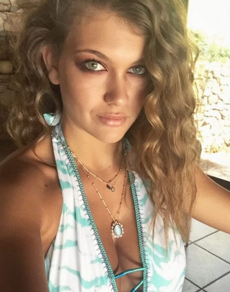 Κλέλια Ανδριολάτου: Δείτε την κούκλα αδερφή της που μοιάζουν σαν δυο σταγόνες νερό