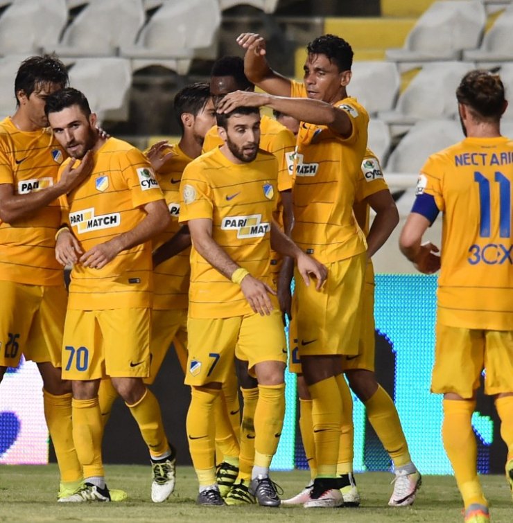 Ποια είναι η μόνη επώνυμη σύντροφος ποδοσφαιριστή του ΑΠΟΕΛ που βρίσκεται στην Αθήνα για τον αγώνα με τον Ολυμπιακό