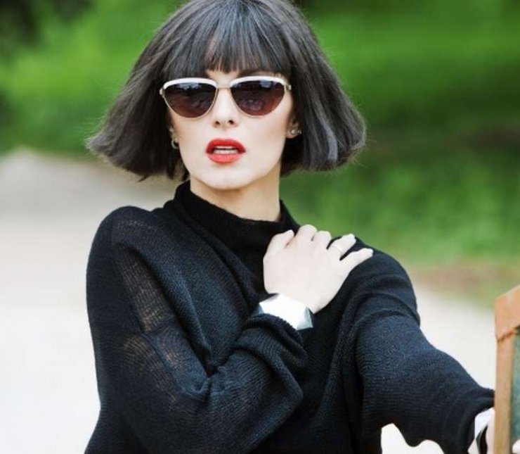 Δείτε την Πέγκυ Ζήνα μελαχρινή και με κοντό καρέ μαλλί